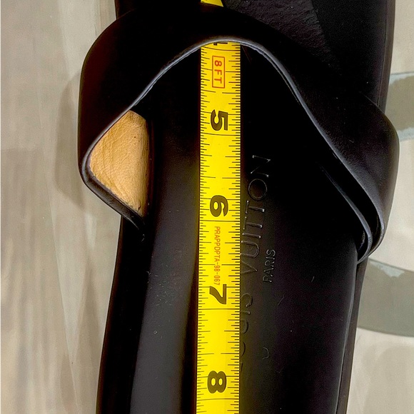 AUTHENTIC LOUIS VUITTON SANDALS - Picture 12 of 12